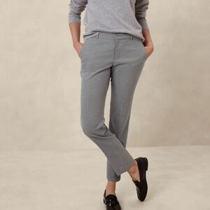Banana Republic Women’s Gray Pants, size 6